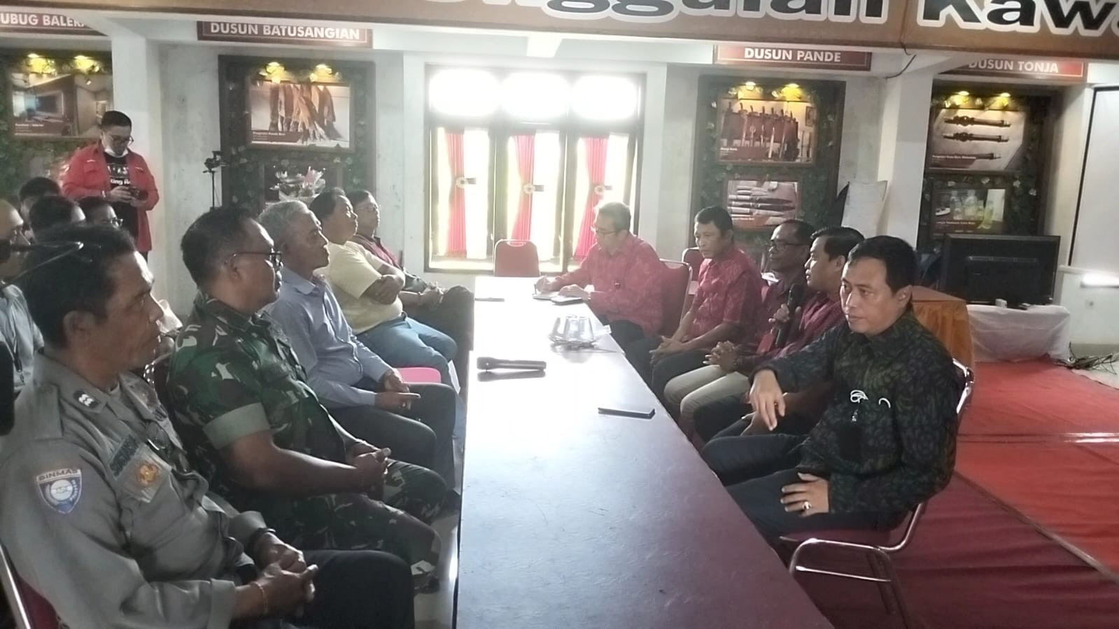 KEPALA BADAN PEMBINAAN HUKUM NASIONAL (BPHN) KUNJUNGI POSYANKUMHAMDESA DESA GUBUG, KECAMATAN TABANAN, KABUPATEN TABANAN, PROVINSI BALI