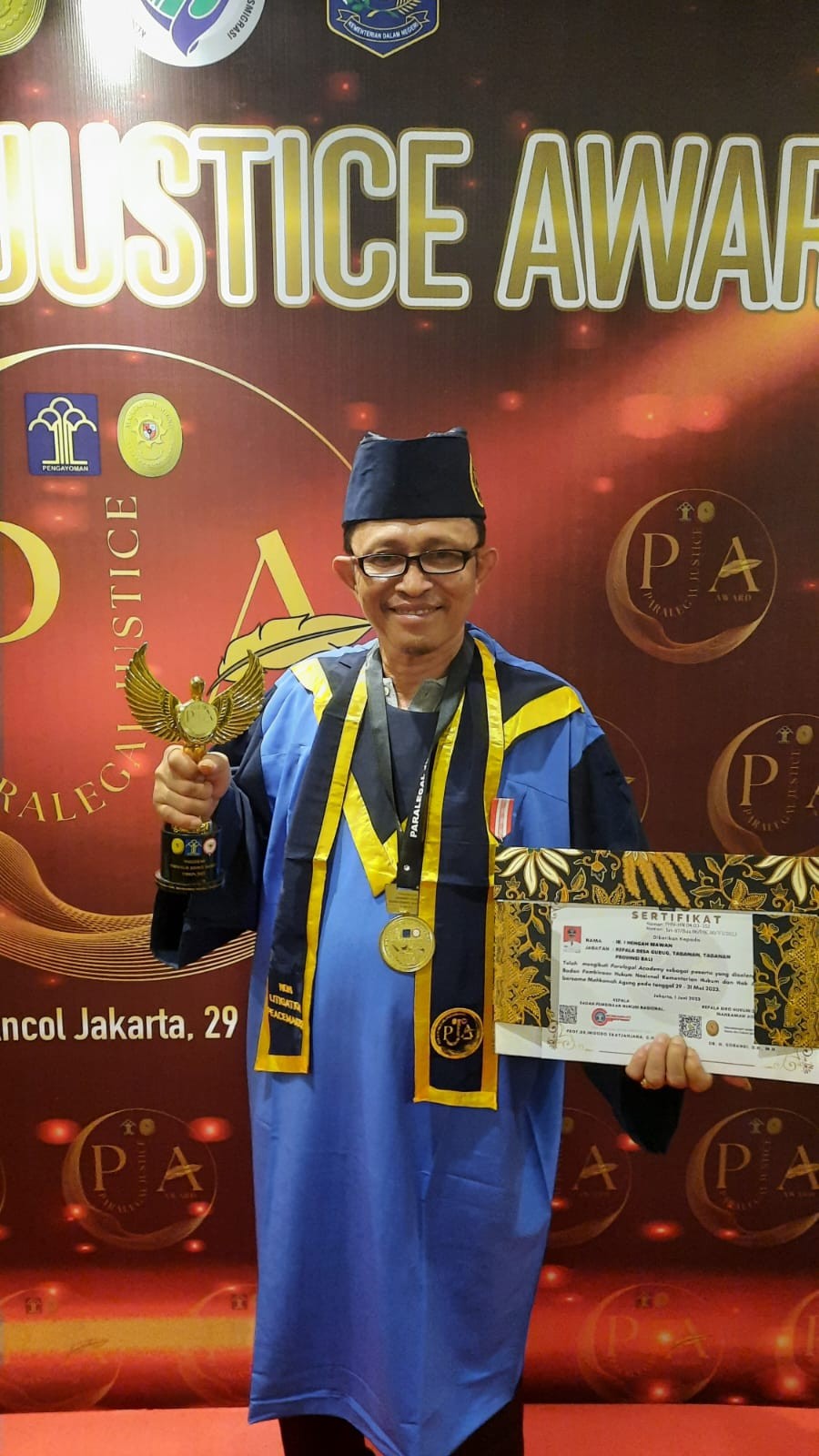 PERBEKEL DESA GUBUG  (Ir. I NENGAH MAWAN) MERAIH ANUGRAH PJA DARI MENKUMHAM RI